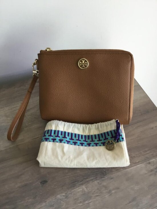 Tory Burch Handbags - Tory Burch Landon Zip Top Brown Pebbled Leather Wristlet w/Gold Hardware & Dusty